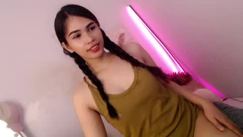 Snapshot of momi_khem019 chatting on July 2026 06:16:02 AM MOMIKHEM online show from July 2026 06:16:02 AM