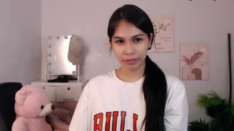 Snapshot of momi_khem019 chatting on July 2026 08:21:01 AM MOMIKHEM online show from July 2026 08:21:01 AM
