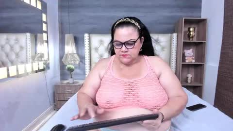 Snapshot of mommy_cute chatting on July 2026 07:25:01 AM Jelitza online show from July 2026 07:25:01 AM