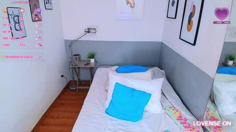 Snapshot of mommyissuess_ chatting on January 2025 08:13:02 PM Daphne online show from January 2025 08:13:02 PM