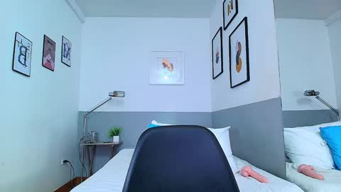 Snapshot of mommyissuess_ chatting on January 2025 11:15:02 PM Daphne online show from January 2025 11:15:02 PM