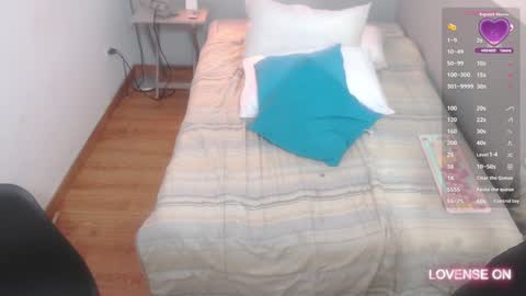 Snapshot of mommyissuess_ chatting on January 2025 10:51:02 PM Daphne online show from January 2025 10:51:02 PM