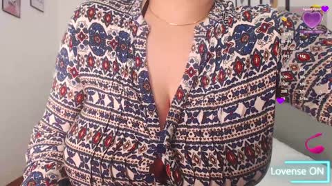 Snapshot of mommyissuess_ chatting on February 2025 08:02:02 PM Daphne online show from February 2025 08:02:02 PM