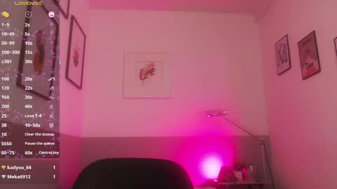 Snapshot of mommyissuess_ chatting on February 2025 11:15:01 PM Daphne online show from February 2025 11:15:01 PM