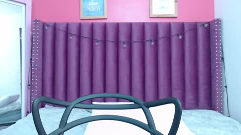 Snapshot of mommyissuess_ chatting on February 2025 06:02:01 AM Daphne online show from February 2025 06:02:01 AM