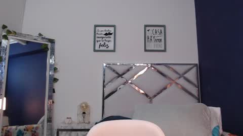 Snapshot of mommyissuess_ chatting on February 2025 02:23:02 AM Daphne online show from February 2025 02:23:02 AM