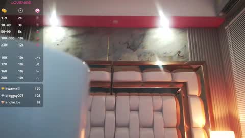 Snapshot of mommyissuess_ chatting on February 2025 02:18:01 AM Daphne online show from February 2025 02:18:01 AM