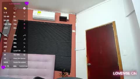 Snapshot of mommyissuess_ chatting on March 2025 01:48:01 AM Daphne online show from March 2025 01:48:01 AM