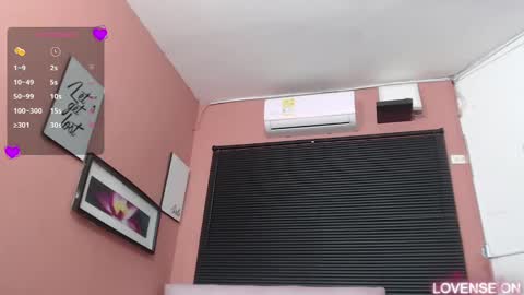 Snapshot of mommyissuess_ chatting on March 2025 07:42:02 PM Daphne online show from March 2025 07:42:02 PM