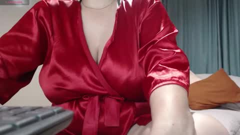 Daphne  online show from November 2025 12:20:02 AM