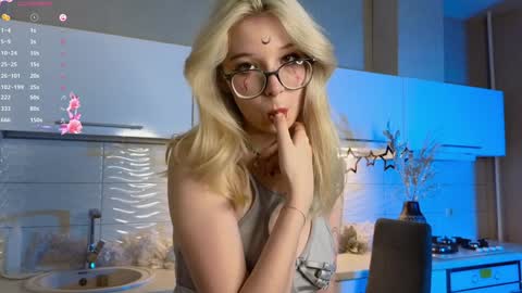 Mona online show from December 2024 11:08:01 PM