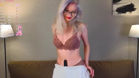 Mona online show from January 2025 05:37:02 PM