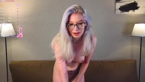 Mona online show from January 2025 08:40:01 PM