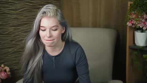 Mona online show from October 2025 01:21:01 PM