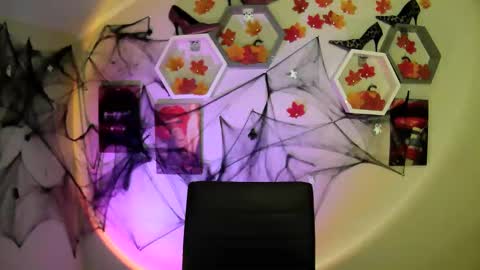 Snapshot of monica_sweets chatting on October 2025 10:13:01 AM sweet girl and shine body online show from October 2025 10:13:01 AM