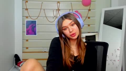 Snapshot of monika_youu chatting on February 2025 12:19:02 AM Monika online show from February 2025 12:19:02 AM