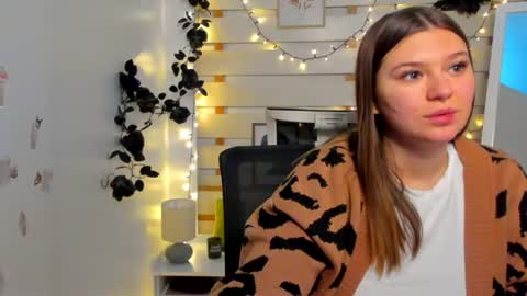 Snapshot of monika_youu chatting on February 2026 01:18:01 PM Monika online show from February 2026 01:18:01 PM