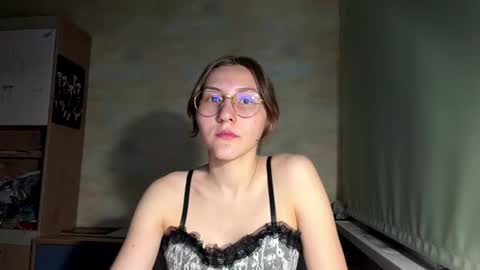 Mia online show from June 2026 07:27:02 PM