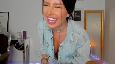 Snapshot of moniqueeass chatting on January 2025 09:43:02 PM Alessia online show from January 2025 09:43:02 PM