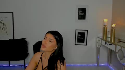Snapshot of moniqueeass chatting on February 2025 09:52:02 PM Alessia online show from February 2025 09:52:02 PM