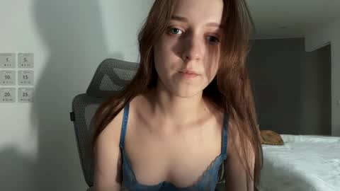 Snapshot of monnymoonn chatting on May 2026 11:40:01 AM Mary online show from May 2026 11:40:01 AM