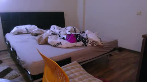 Monse online show from October 2025 08:21:02 PM