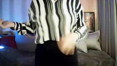 Snapshot of moodiemira chatting on June 2026 05:47:01 PM moodiemira online show from June 2026 05:47:01 PM