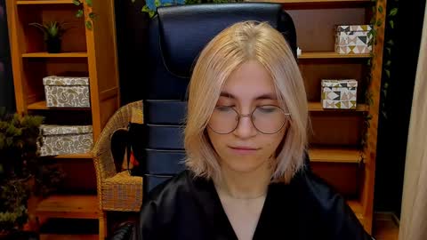Katrin online show from December 2024 08:05:01 PM