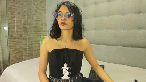 Snapshot of moon__april chatting on October 2025 10:28:02 PM Elizabeth online show from October 2025 10:28:02 PM