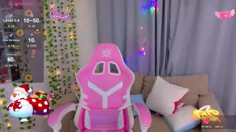 Snapshot of moon__bunny chatting on December 2025 08:47:02 PM Moon Bunny online show from December 2025 08:47:02 PM