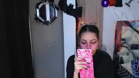 moon_and_fire_ online show from October 2025 05:26:02 AM