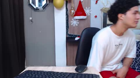 moon_and_fire_ online show from November 2025 02:54:01 AM