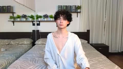 Snapshot of moon_gloww chatting on February 2026 05:52:01 PM moon_gloww online show from February 2026 05:52:01 PM