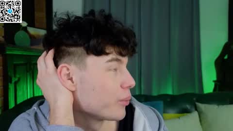 Snapshot of moon_gloww chatting on February 2026 12:28:02 PM moon_gloww online show from February 2026 12:28:02 PM