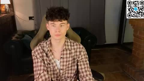 moon_gloww online show from March 2026 12:23:02 PM