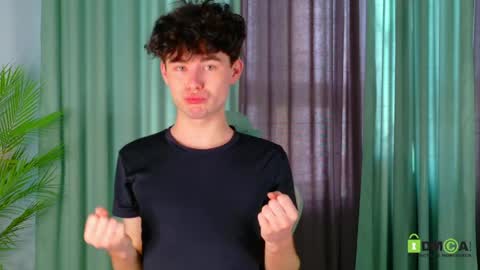 moon_gloww online show from April 2026 02:31:01 AM