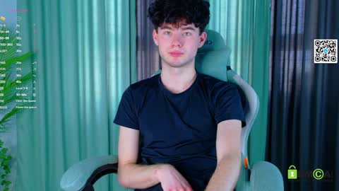 moon_gloww online show from April 2026 06:19:01 AM