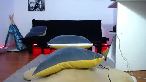 Luna online show from January 2025 11:01:02 PM