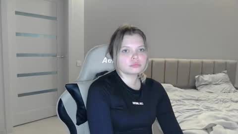 moon_lili online show from March 2026 01:37:01 PM