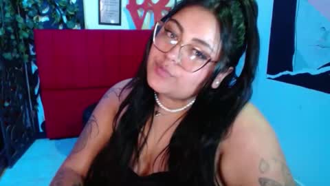 Snapshot of moon_sunflowers chatting on November 2025 01:25:02 AM moon_sunflowers online show from November 2025 01:25:02 AM