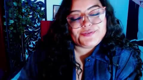 Snapshot of moon_sunflowers chatting on November 2025 12:09:02 AM moon_sunflowers online show from November 2025 12:09:02 AM