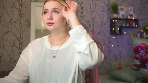 Snapshot of moon_valkyriie chatting on March 2026 09:15:02 AM Emilia online show from March 2026 09:15:02 AM