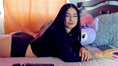 Snapshot of moon_wills chatting on December 2024 09:24:01 PM MOON online show from December 2024 09:24:01 PM