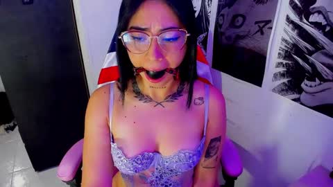 Snapshot of moon_wills chatting on January 2025 01:35:01 AM MOON online show from January 2025 01:35:01 AM