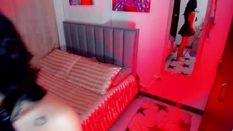 Snapshot of moon_wills chatting on September 2025 12:10:01 AM MOON online show from September 2025 12:10:01 AM