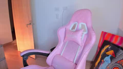 Snapshot of moon_wills chatting on November 2025 12:31:01 AM MOON online show from November 2025 12:31:01 AM