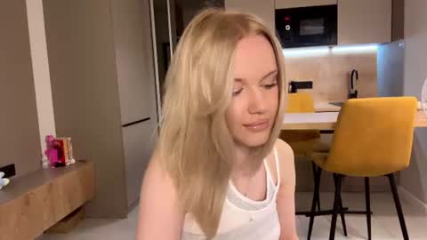 moonavellle_ online show from July 2026 09:17:01 PM
