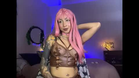 Snapshot of mooncinna chatting on December 2025 10:15:01 PM Cinna online show from December 2025 10:15:01 PM