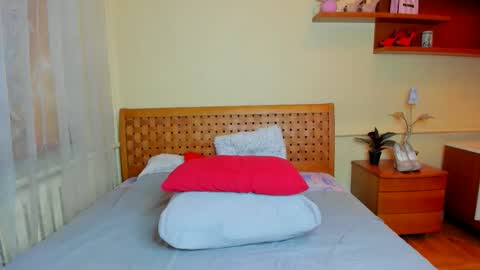 Lena online show from October 2025 07:12:01 AM