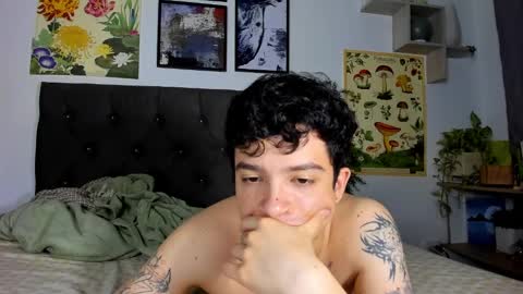 Snapshot of moonlight_baee chatting on February 2025 05:47:01 AM Clove online show from February 2025 05:47:01 AM